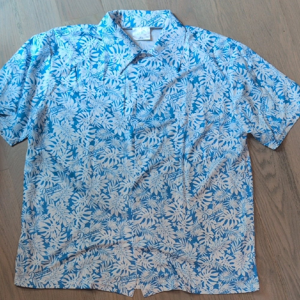 LA Dodgers Hawaiian Night Shirt